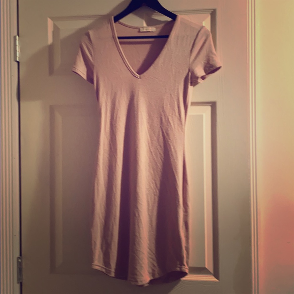Aritzia TNA Golden pretty pink short sleeve dress